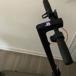 Volcán Electric Scooter Max Speed 19mph No Charger