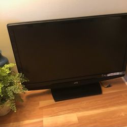 TV With Remote 60 Day Warranty 