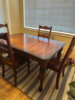 Dining Room Table and 4 Chairs