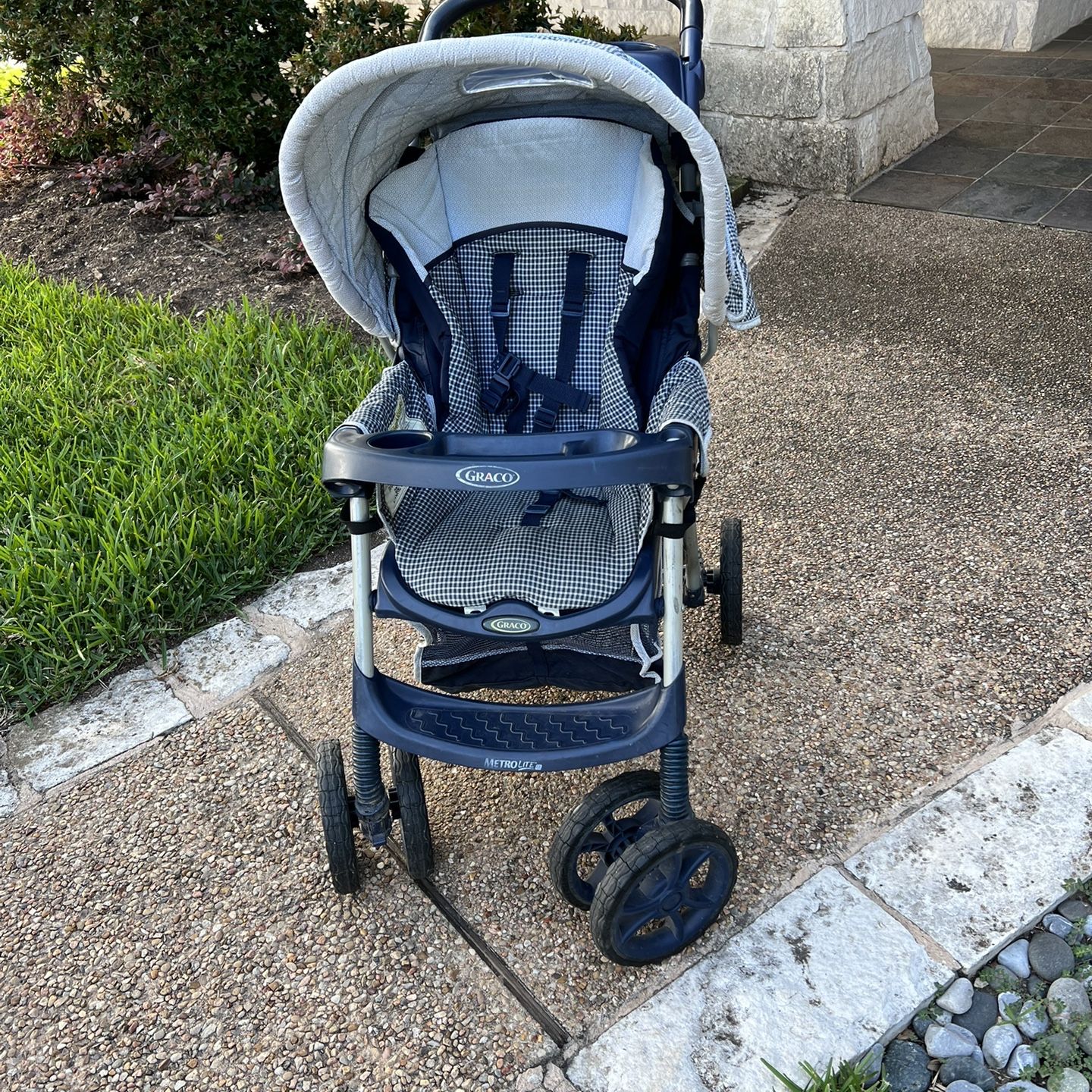 uppababy mesa v2 base Mesa V2 - Jake - Charcoal main image 1