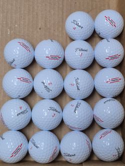 32 Titleist Truefeel golf balls Mint condition