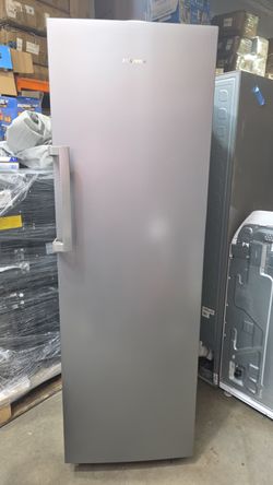 Hisense 10.2 cu ft Upright Freezer – Like New – Garage Ready – Convertible Fridge/Freezer