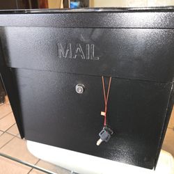 MailBoss Security Mailbox with Lock,Keys,hardware,number stickers,and instructions  