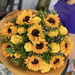 Sunflower and yellow roses