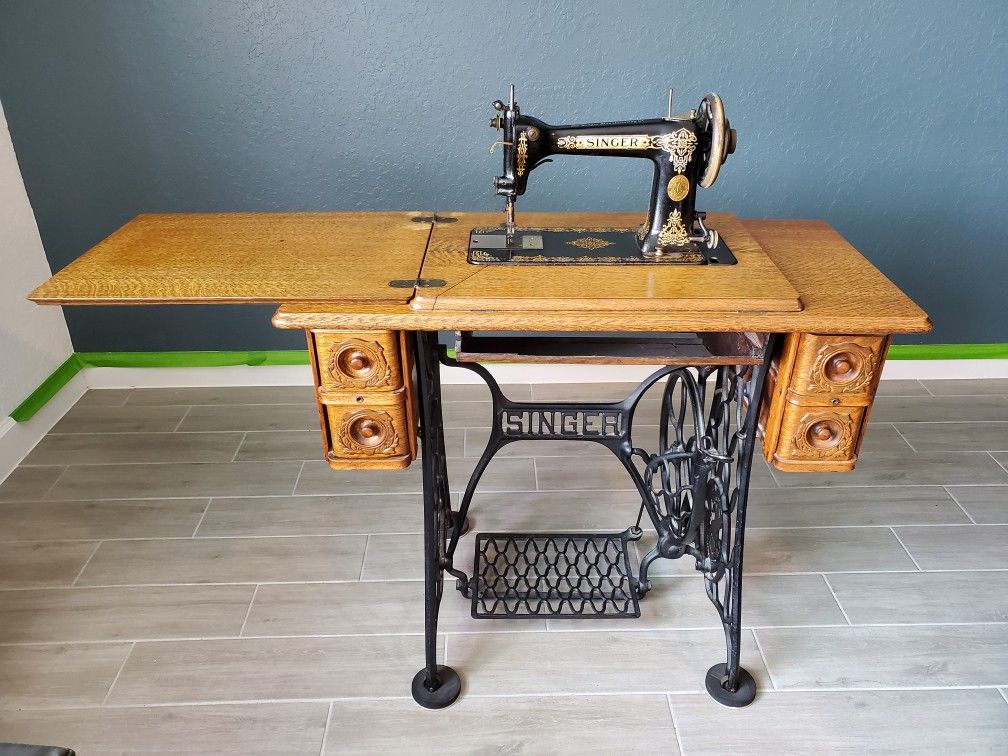 ANTIQUE SINGER SEWING MACHINE CABINET TABLE