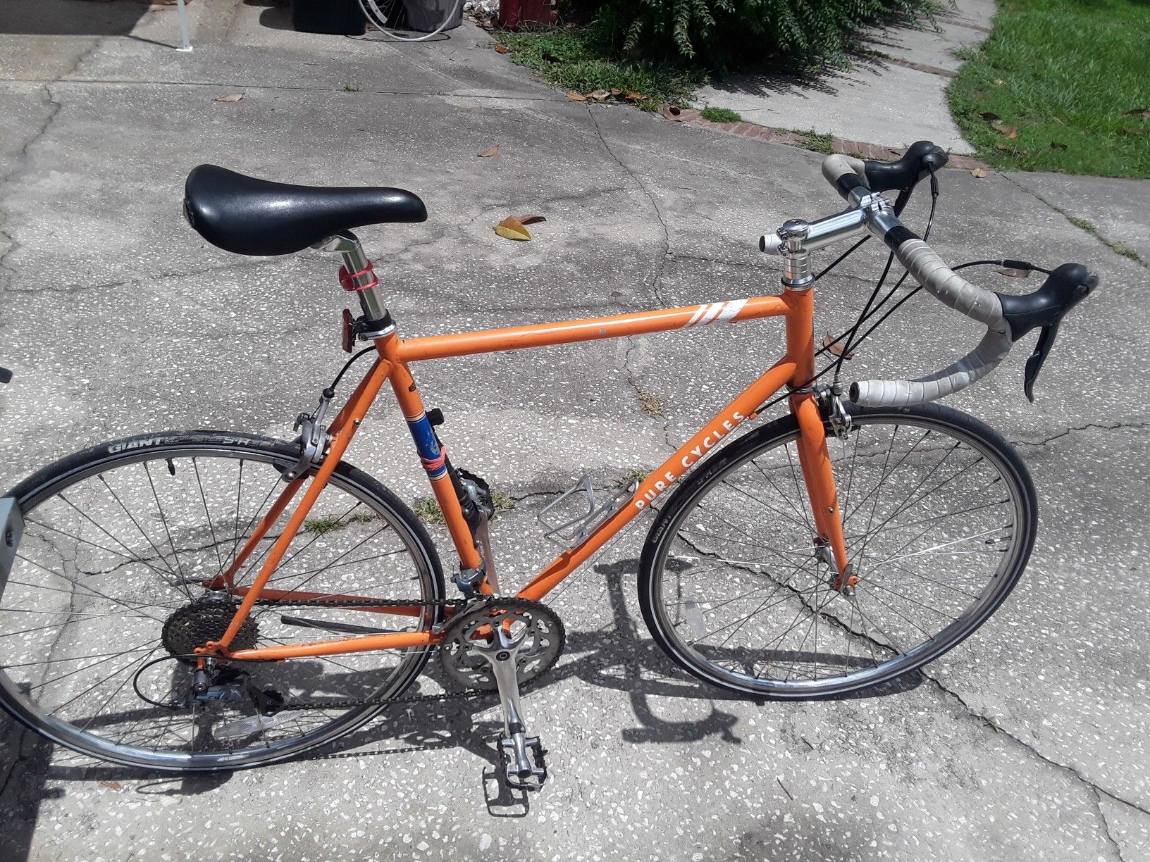 Pure Cycles 58cm Road bike with shimano claris components and 700 tires - $200 FIRM.