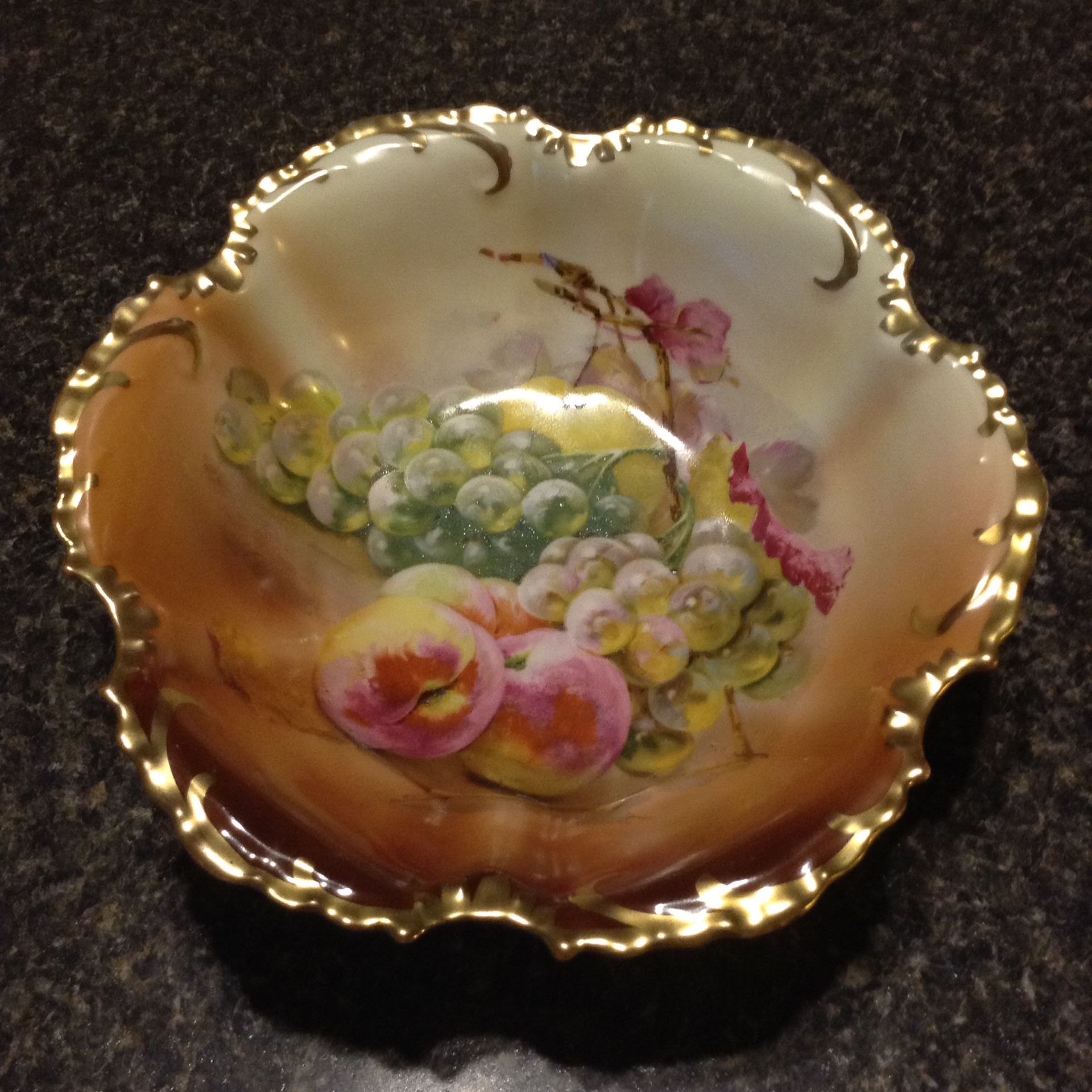 Stunning Antique Fruit Bowl with 24k gold trim - Royal Munich Bevaria Cir.1950's