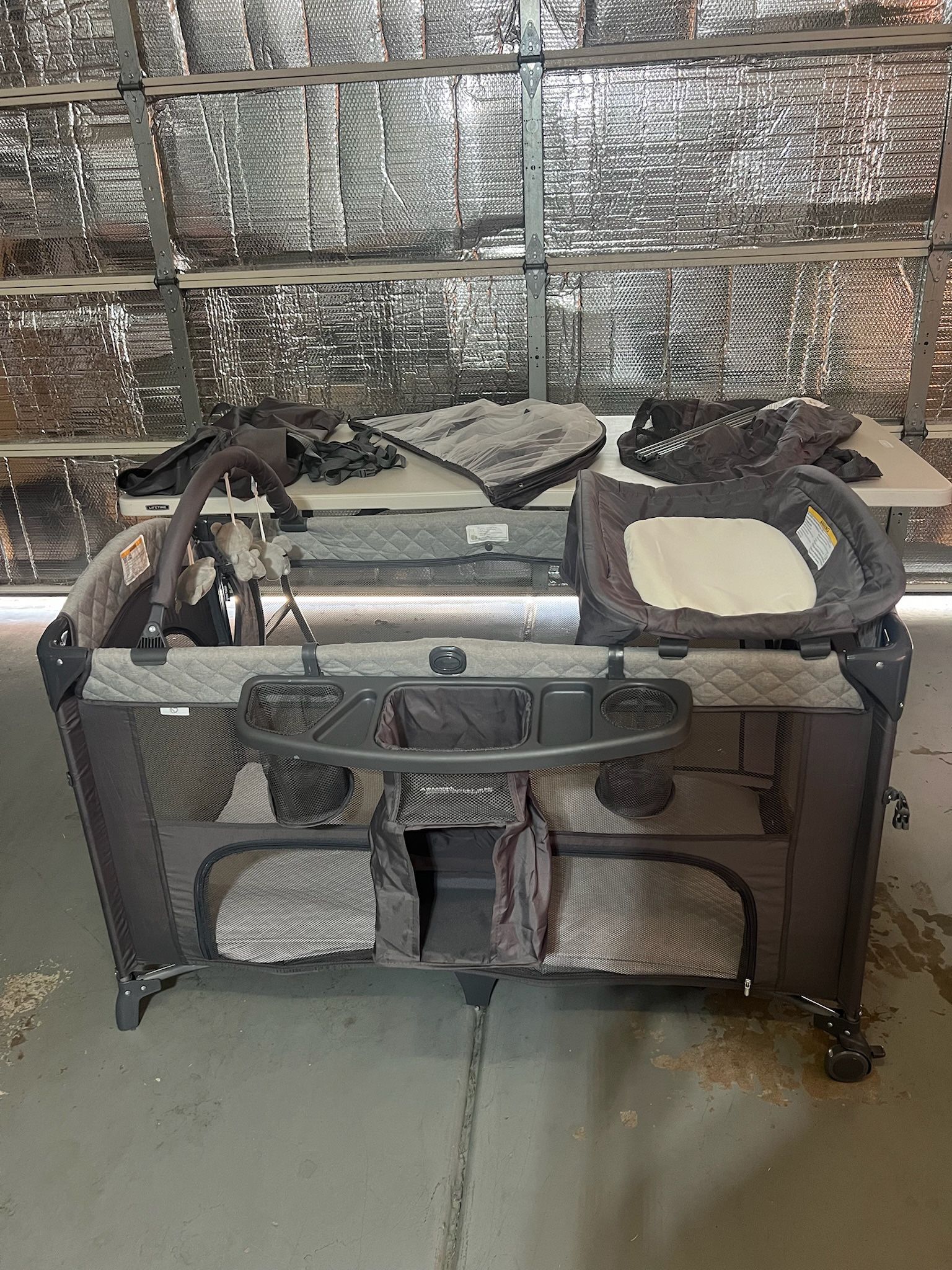 !!4 In 1 Bassinet!! Like New!!!