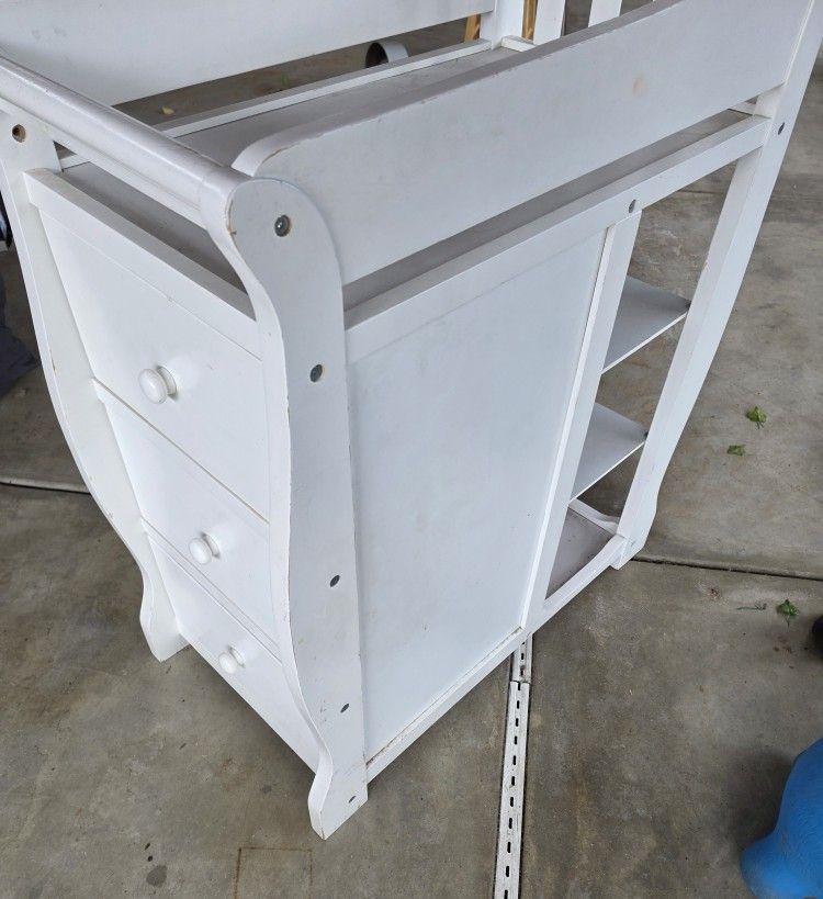 Whiter Dresser