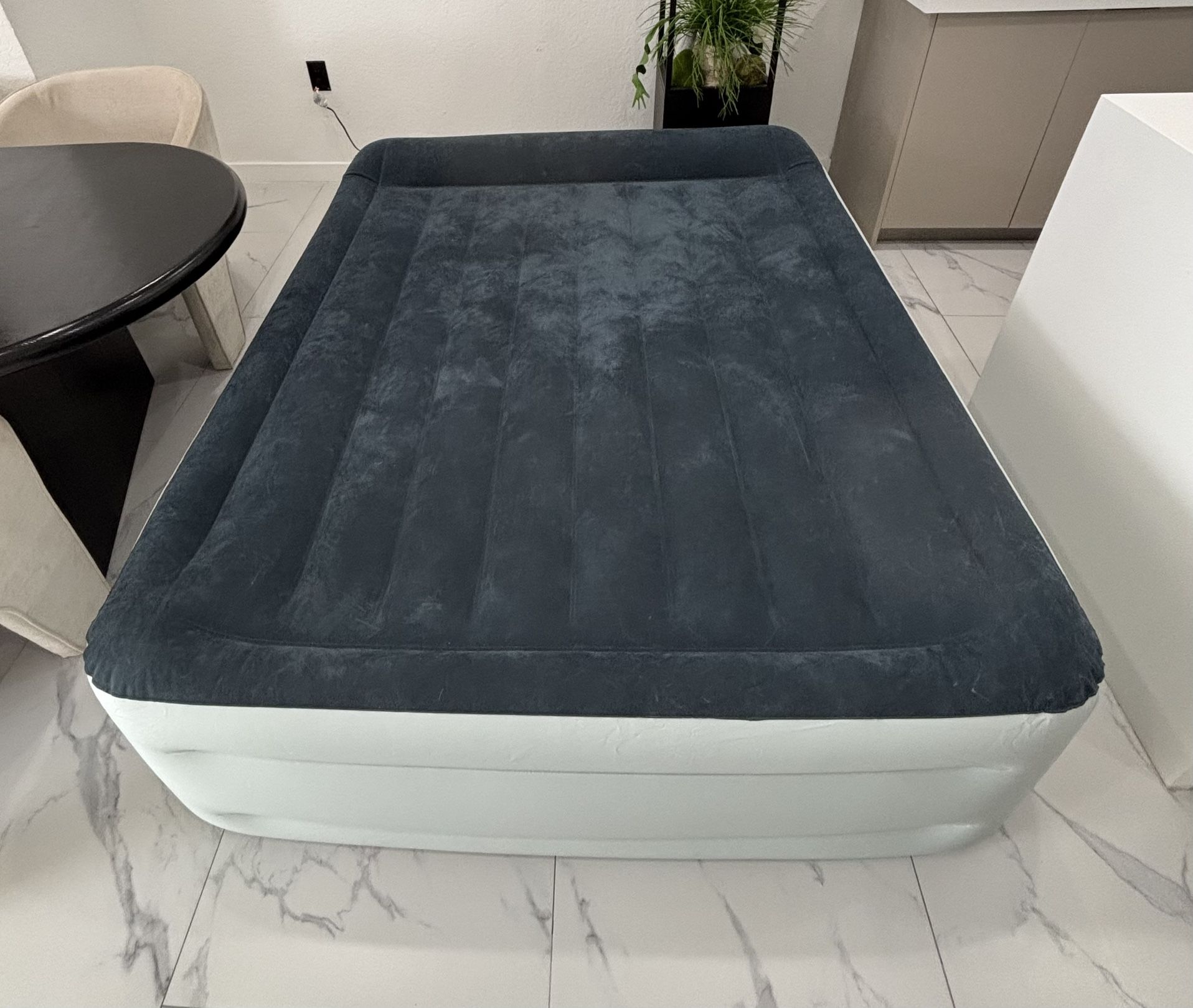 INTEX Queen Air Mattress 18”