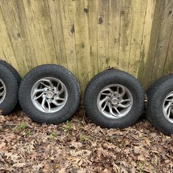 Rims/tires. Mounted. GM 6 lug