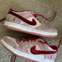 StrangeLove x Nike Dunk Low SB 'Valentine's Day Size 12