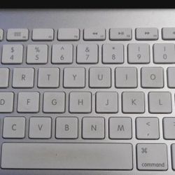 Apple Wireless Keyboard (MC184LL/A) 