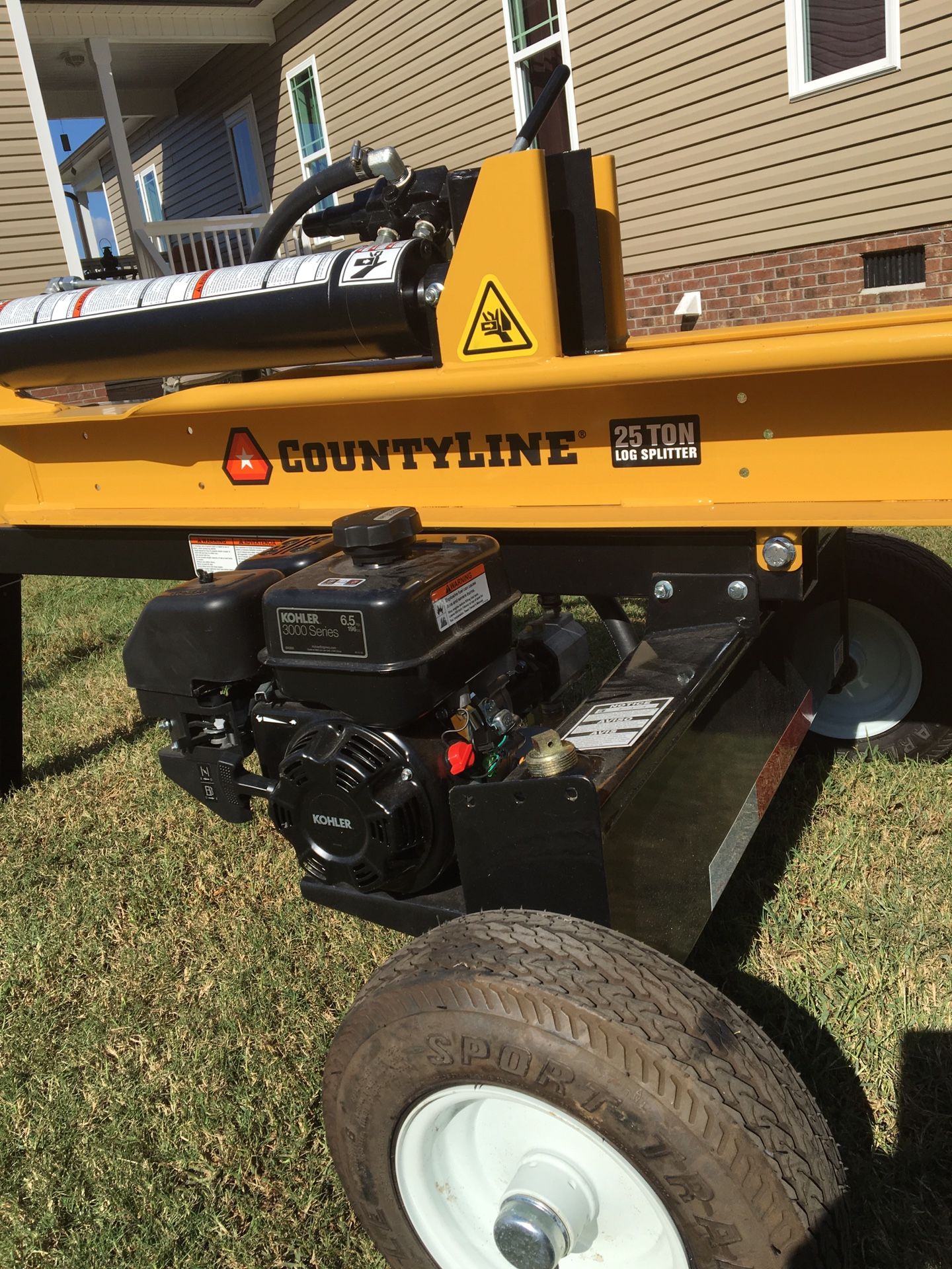 County line 25 Ton Log Splitter