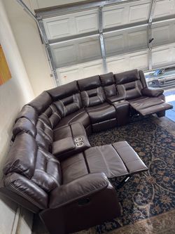 * Like New * Ashley Furniture 6pc Modular recliner sectional sofa ( Free Delivery )