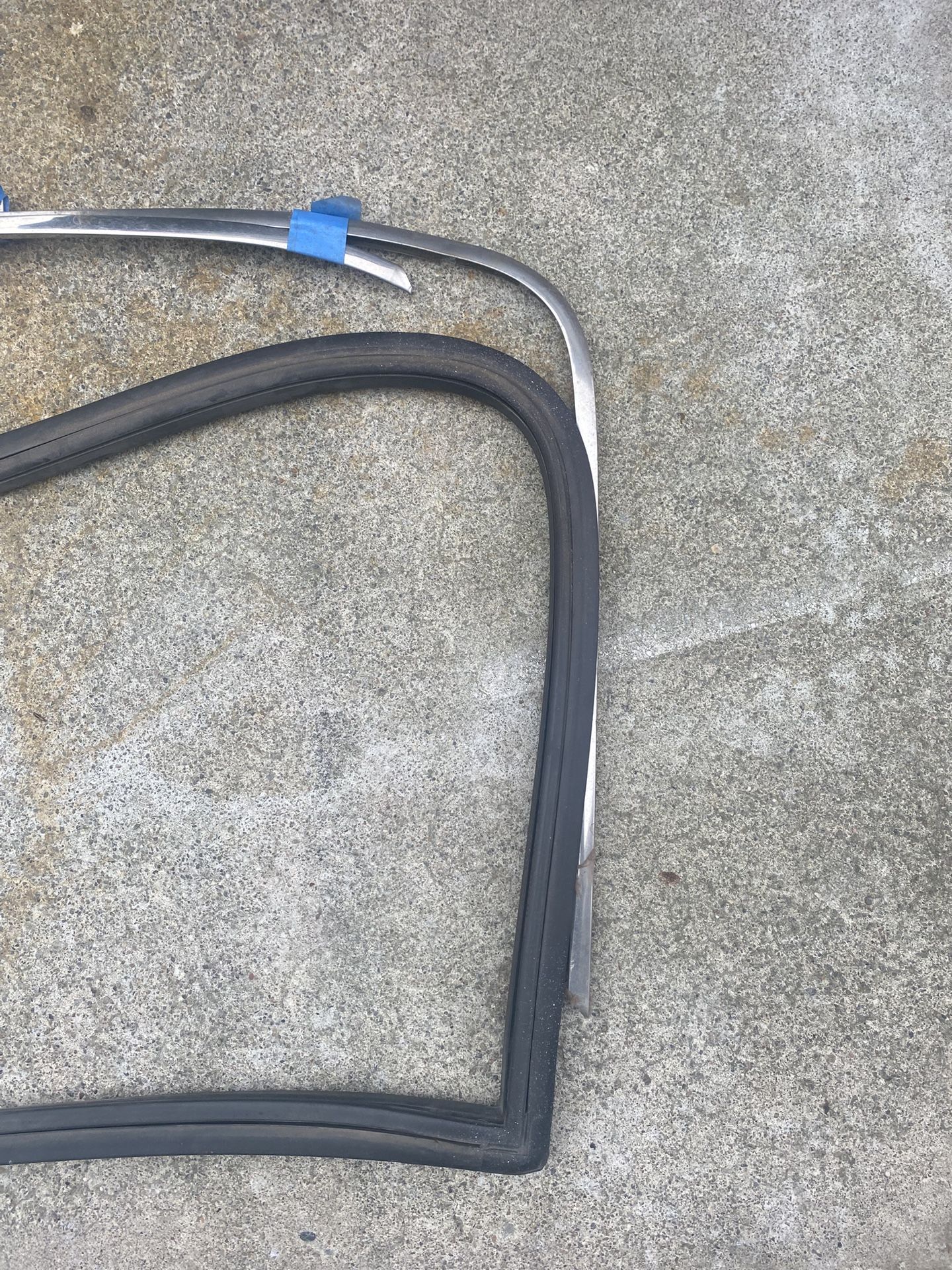 67/72 C10 Front Windshield Seal And Trim