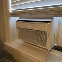 4000 BTU Window AC Unit - Alexa enabled (Great condition) Originally $360