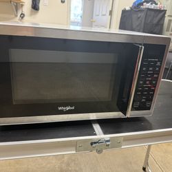Whirlpool 0.9 cu. ft. Countertop Microwave 900W