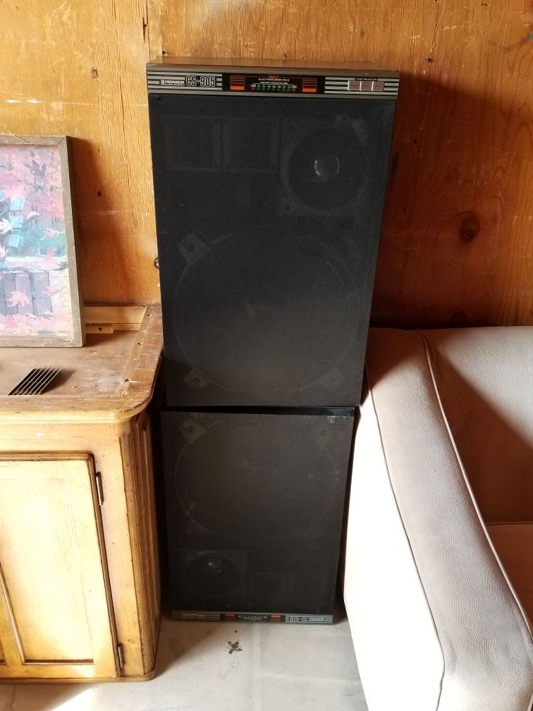 Two 2 pioneer CS-905 speakers