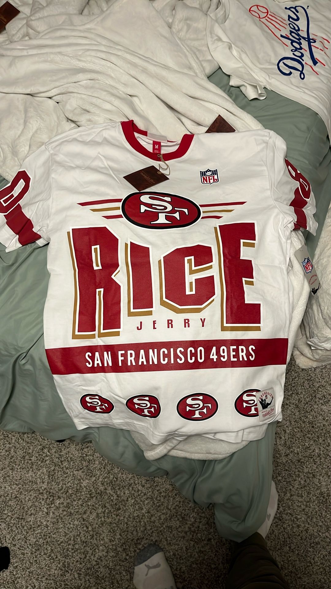 49ers Tshirt. Sz Medium-Lg. Mitchell And Ness. 40.00