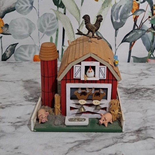 Vintage Schmid Wood Music Box Farm Barn With Animals "Old Macdonalds Farm" 1987