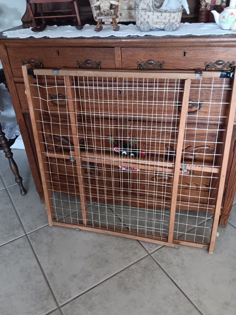 Pet Gate Tall 32in Some Wear