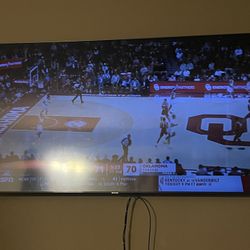 TV 82” With Defects