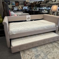 Daybed With Trundle And Free Mattresses Included 🚨 Only One In Stock 🚨