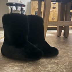 Kohl's Women’s Black Faux Fur Bootie Slippers Slip-On Cushioned Size 6