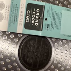 Brand New Non Stick Pote With Top.