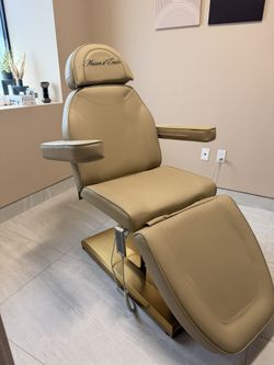 Exam/injection chair