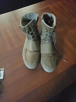 Boots size 9