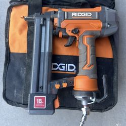 RIDGID 18-Gauge Narrow Crown Pneumatic Stapler w/ Bag