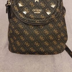 GUESS BACKPACK- MOCHILLA GUESS