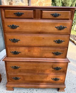 Vintage dresser with 7 drawers