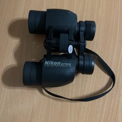 Nikon Action 7x35 9.3° Naturalist III Binoculars – Excellent Condition