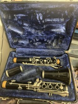 Selmer Bundy Clarinet With Case