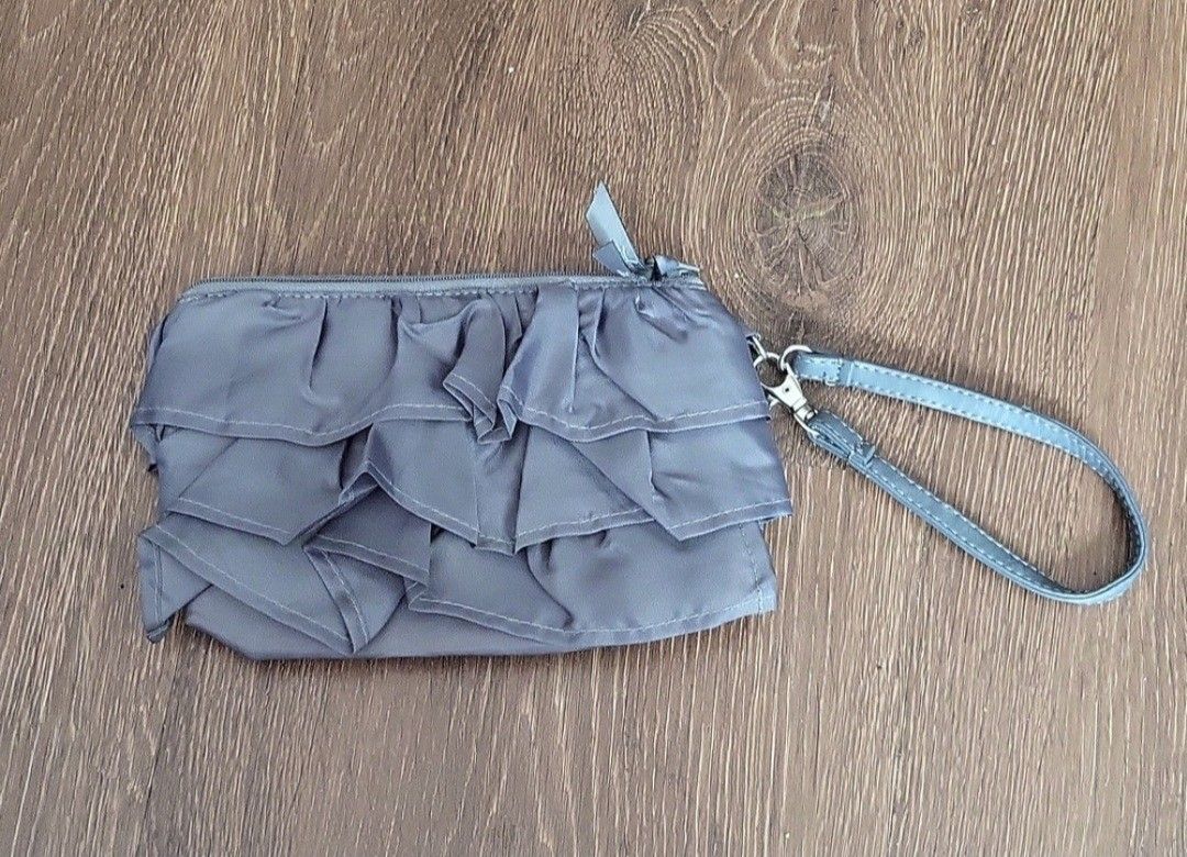Thirty-One wristlet 8" wide, 5.5" long