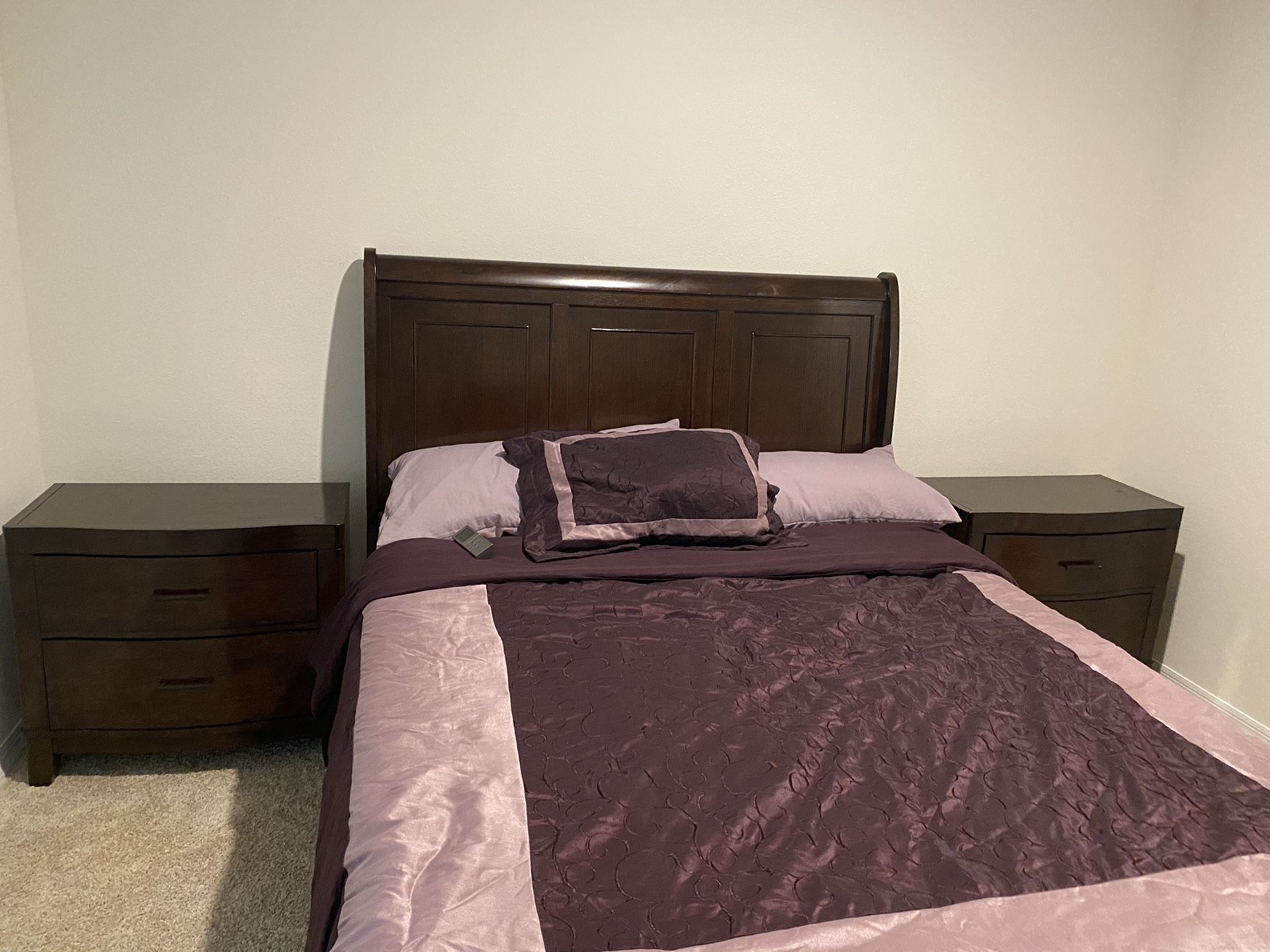 Manoticello Queen bedroom set for sale for Sale in Orlando, FL OfferUp