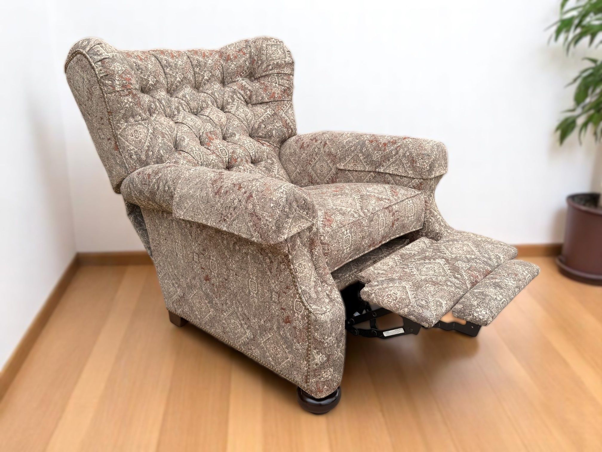 Stickley Salinger Medallion Jacquard Tufted Wingback Pushback Armchair Recliner