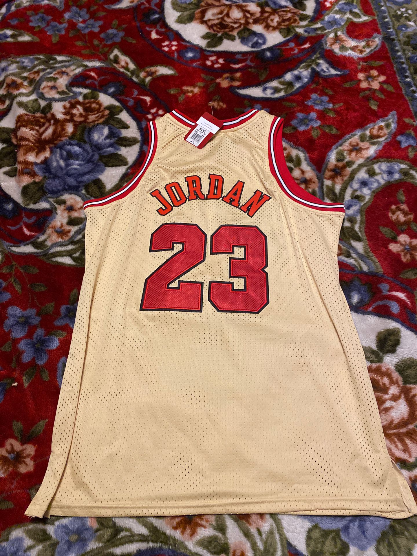 100% Authentic Mitchell & Ness Chicago Bulls Shooting Shirt Jersey 44 L for  Sale in Mooresville, NC - OfferUp