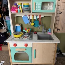 Kid Kraft Wooden Kitchen EXCELLENT CONDITION 