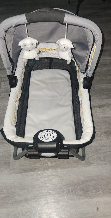 Baby Musical Bassinet