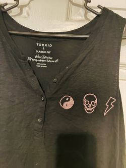 Torrid Classic Fit Sleeveless Henley Top Size 2