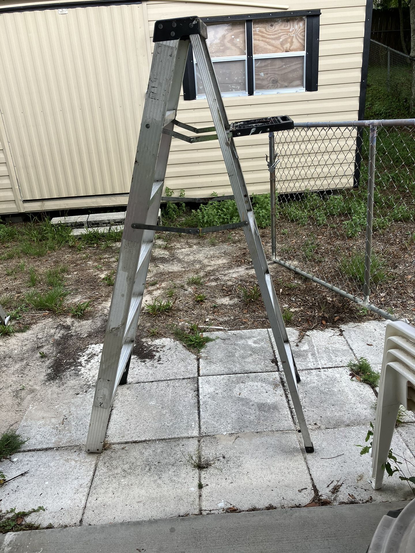 Aluminum 6 foot step ladder