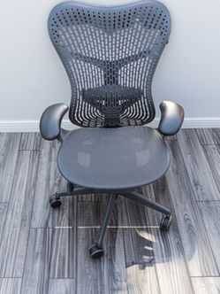 Herman Miller Mirra 2 ergonomic Office desk Chair
