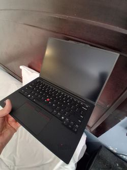 Lenovo Thinkpad X1 Carbon Fiber 2025 12th Gen practically