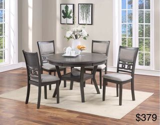 Round dining table set