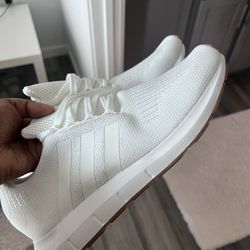 Adidas Swift run men’s 9 1/2