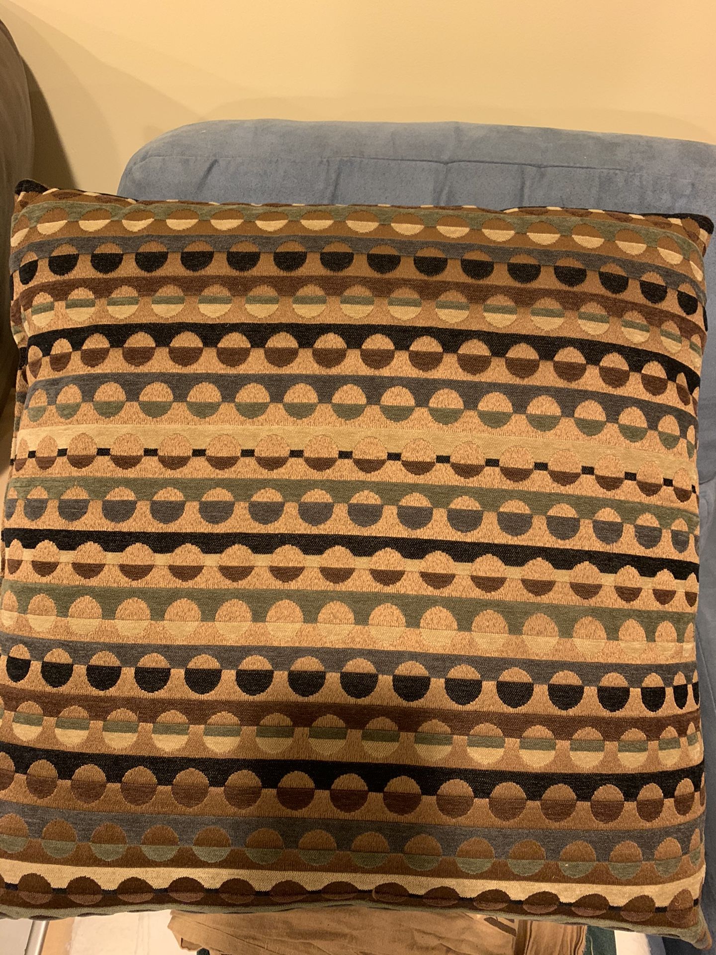 Beautiful pillows for decor. 16”x16”